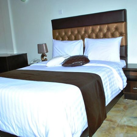 Airport Plaza Hotel Джуба Екстериор снимка