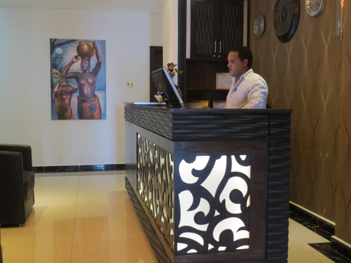 Airport Plaza Hotel Джуба Екстериор снимка