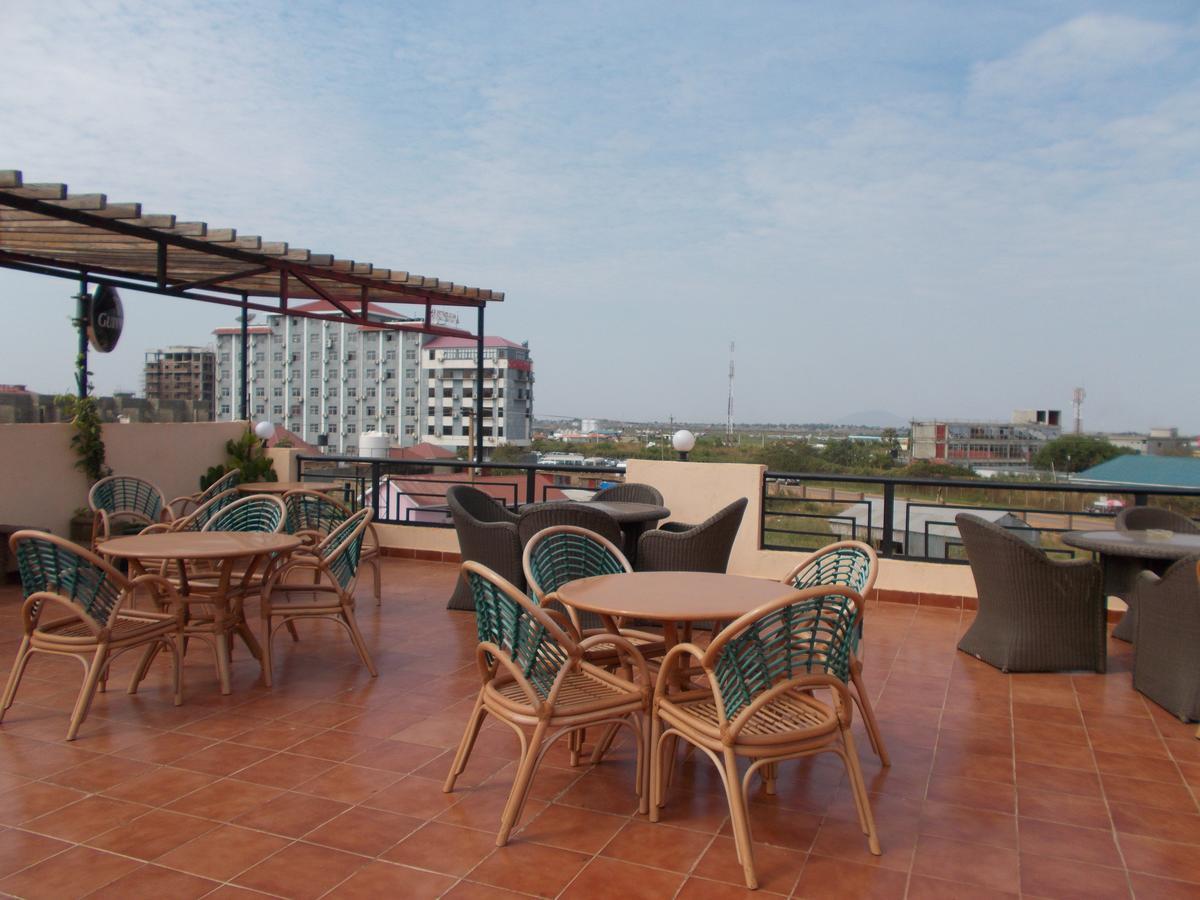 Airport Plaza Hotel Джуба Екстериор снимка